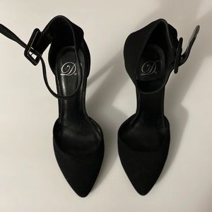 Closed Pointy Heeled Stiletto With Buckle